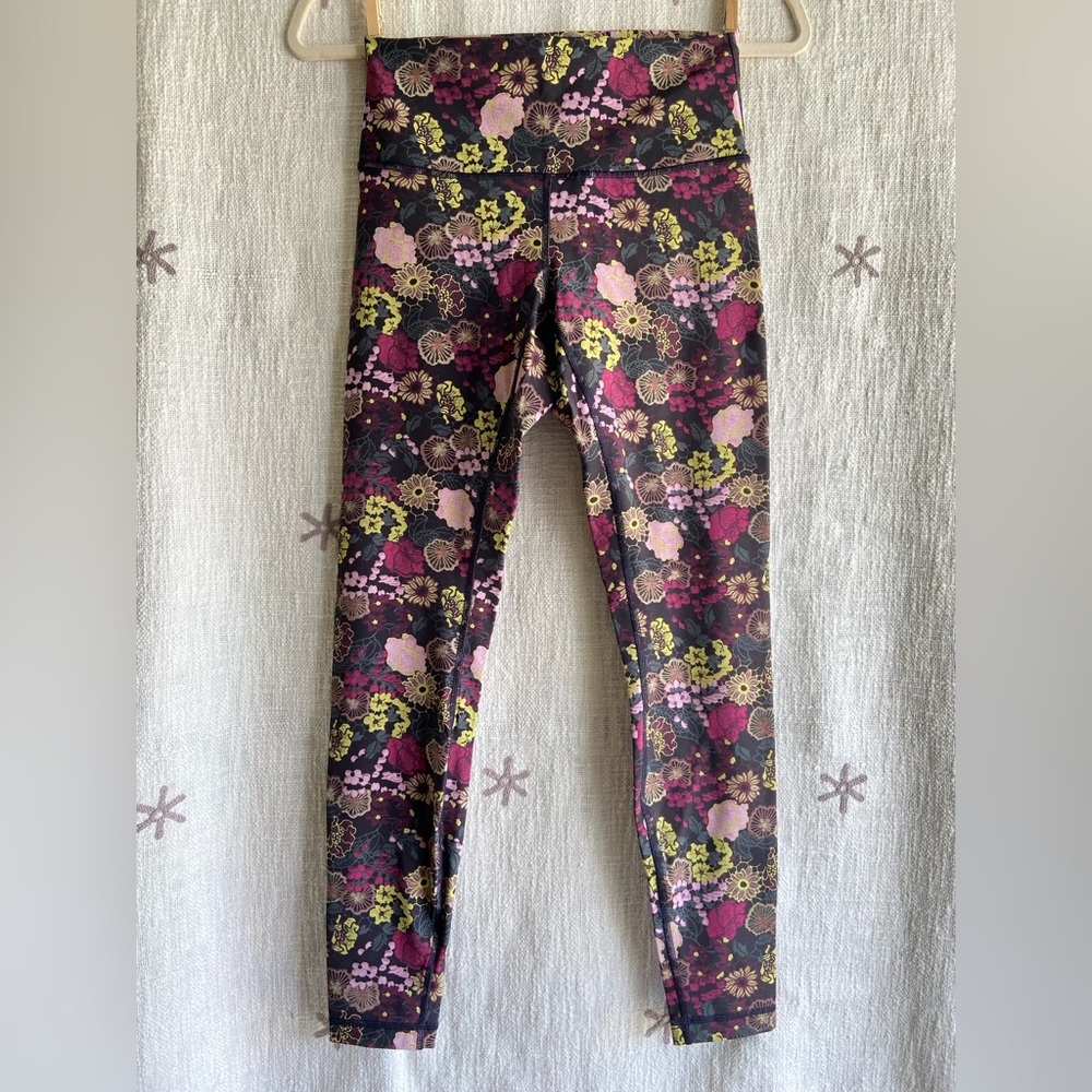 Lululemon under Wunder high rise tight 6 flourolace multi black purple floral